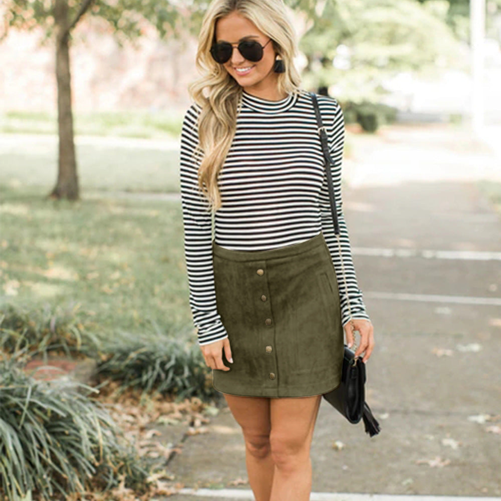 Pocket suede button slim skirt