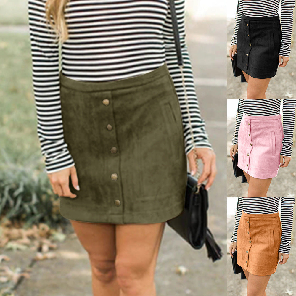 Pocket suede button slim skirt